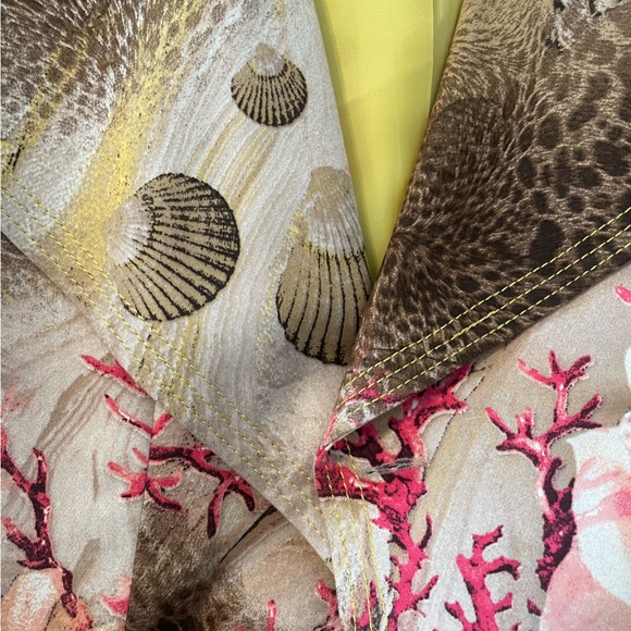 Sleek Women’s Pink Coral/Seashell/Flower jacket - Picture 3 of 8